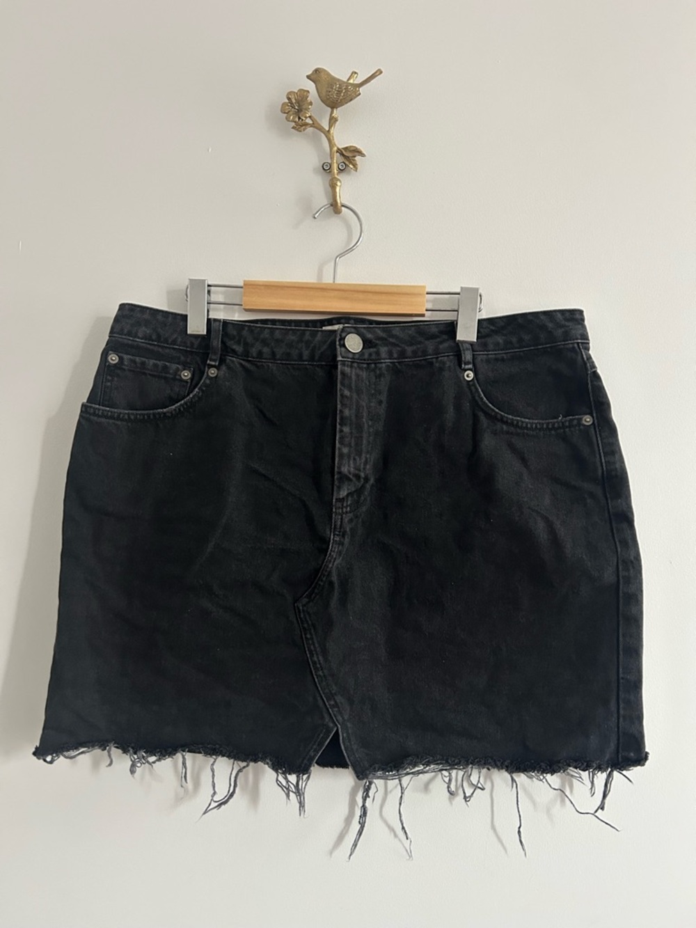 Women's Black Denim Raw-Hem Mini Skirt